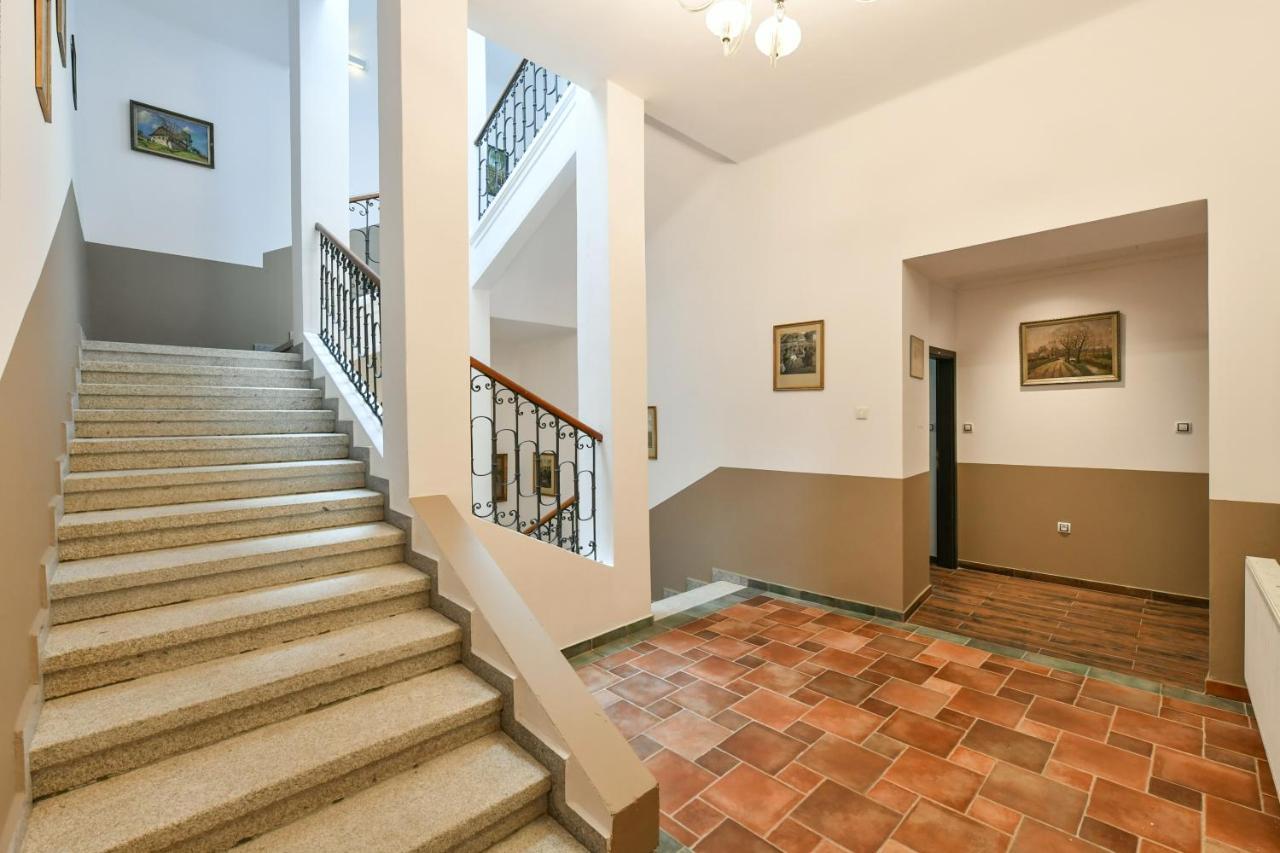 Na Namesti 85 *