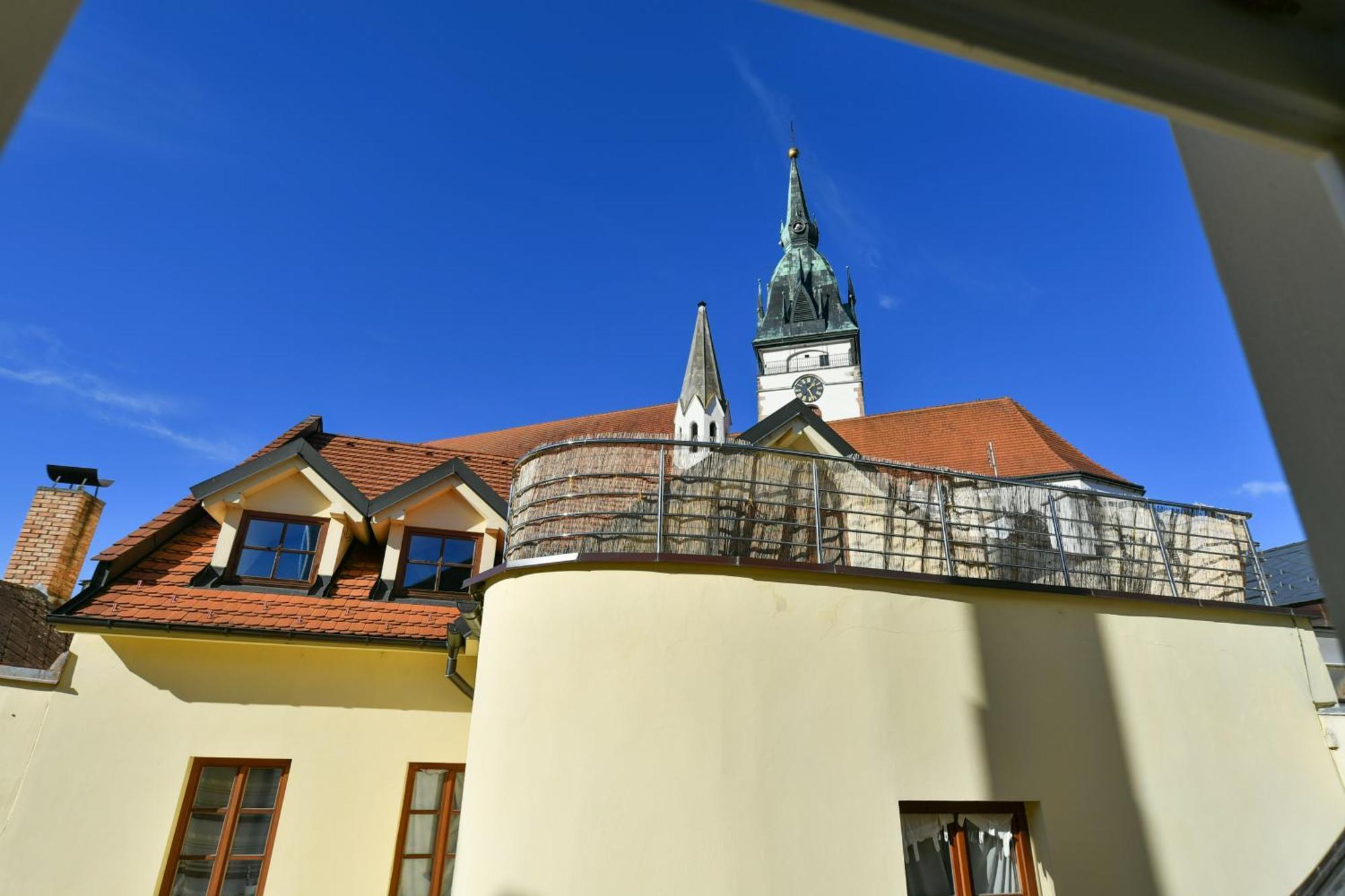 Na Namesti 85 *